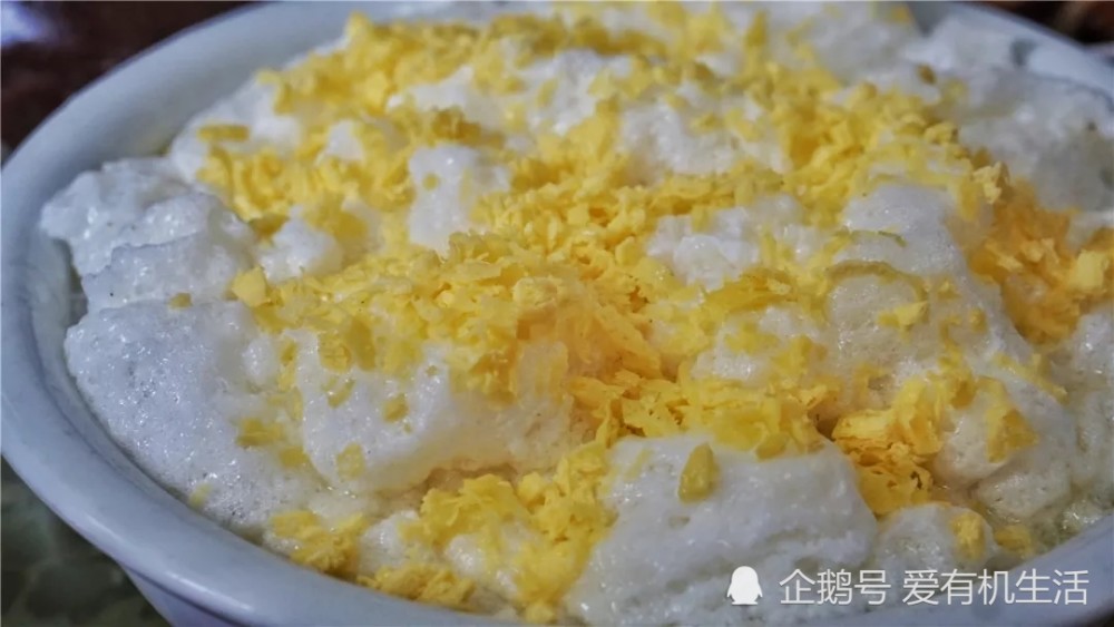 普洱传统名菜鸡豆腐味道鲜而微甜你吃过吗