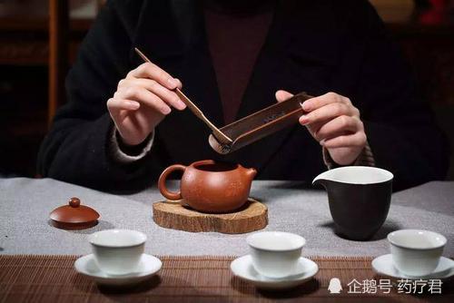 喝茶|长期喝茶会骨质疏松，别被骗了，常喝茶还能预防肾结石！