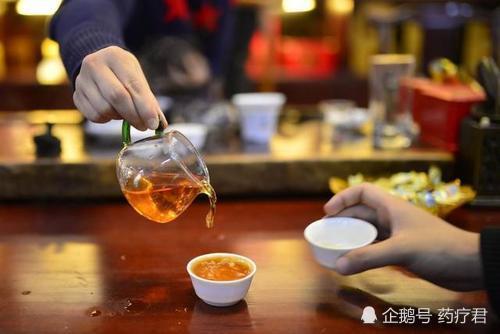 喝茶|长期喝茶会骨质疏松，别被骗了，常喝茶还能预防肾结石！