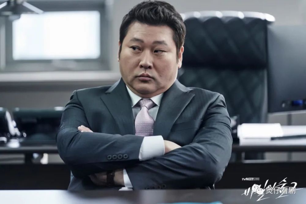 眼熟的朋友有没有认出他是凤凰堂,上一部是东龙爸爸,这一部是阿泽爸爸