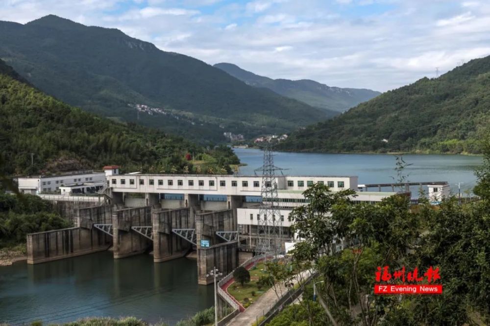 水清岸绿,河畅景美,这里宛若世外桃源,便来到敖江中游的山仔水库.