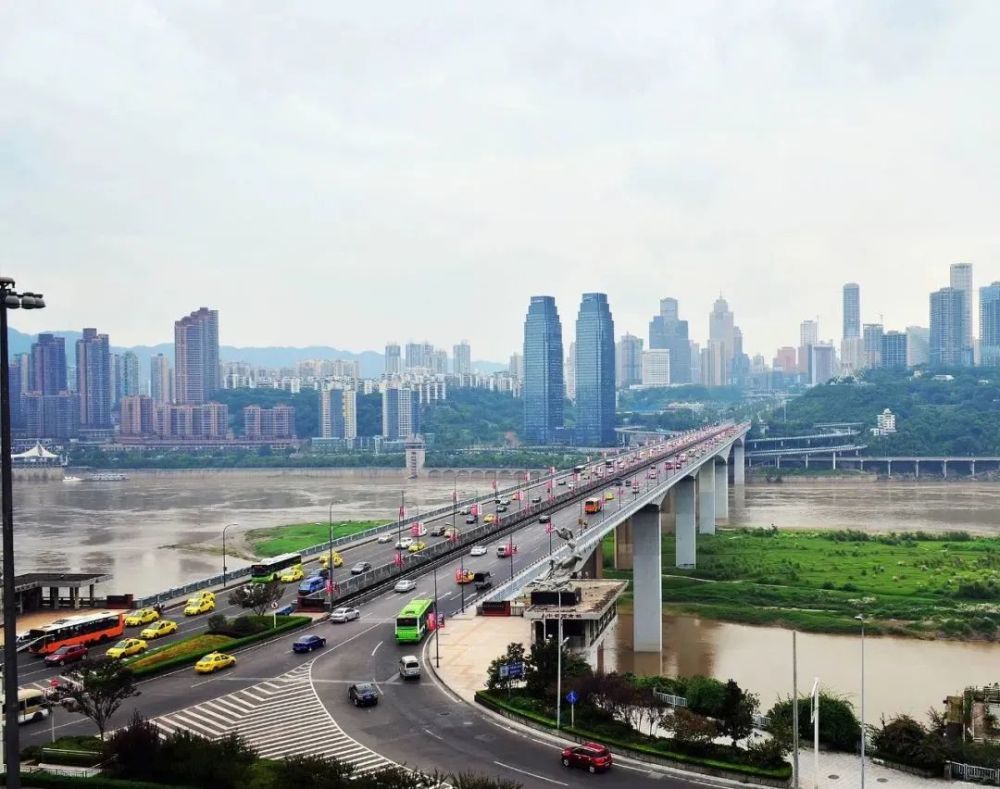 牛角沱嘉陵江大橋(上)和石板坡長江大橋(下)