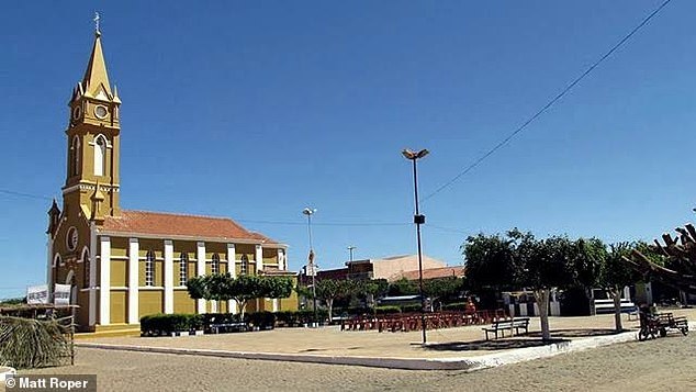 巴西|巴西一小镇落下数百块陨石，一片价值18万，居民称“天上掉金钱”