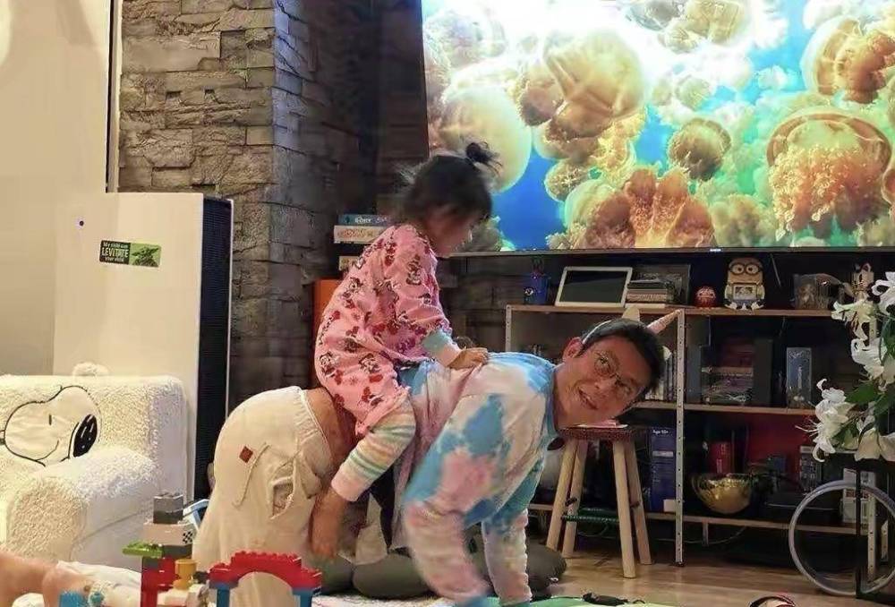 陈冠希|顶着压力给陈冠希未婚生女，不惜抛去亚洲超模身份的秦舒培图什么