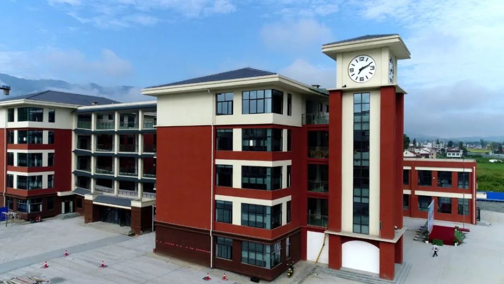 【关注】汉阴县实验中学1000余名师生整体搬入新校区