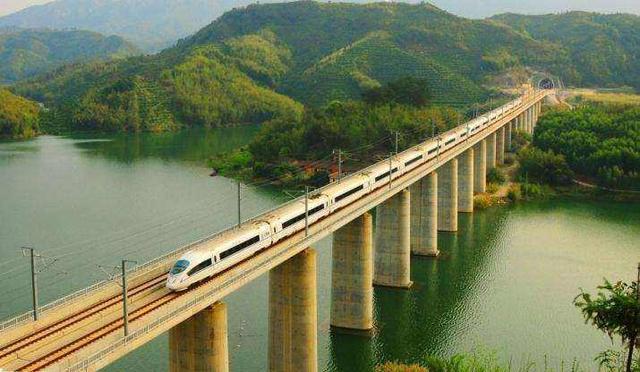 江西一座受宠县城被价值485亿高铁选中不是铅山余干