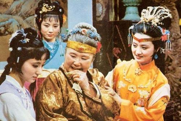 王熙凤|从神妃仙子到夜叉婆，贾琏和王熙凤从蜜里调油到休妻，发生了啥事