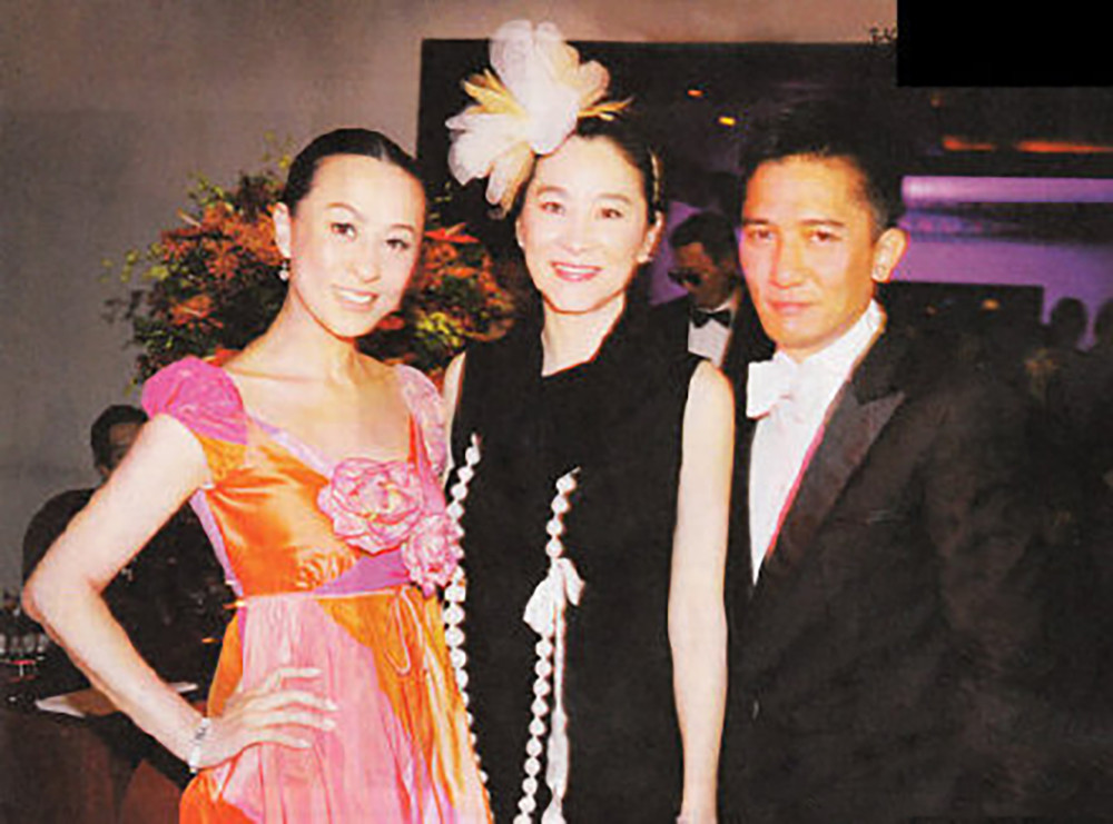 张国荣|无法重拍的瞬间：吸烟的张国荣，持枪的邓丽君，图9巩俐与莫言罕见同框