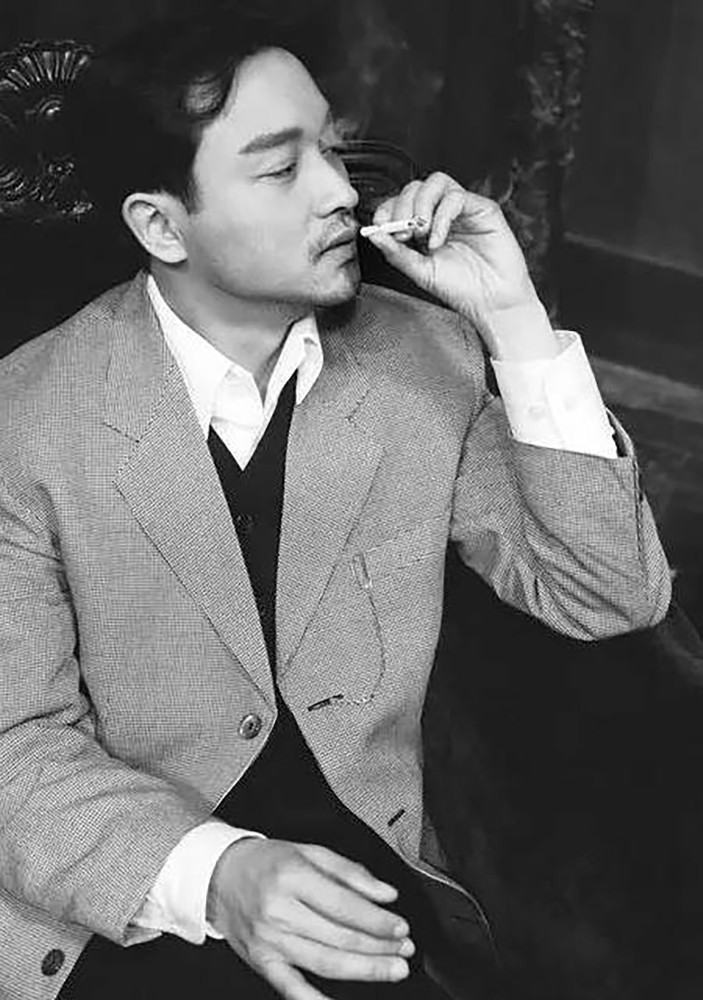 张国荣|无法重拍的瞬间：吸烟的张国荣，持枪的邓丽君，图9巩俐与莫言罕见同框