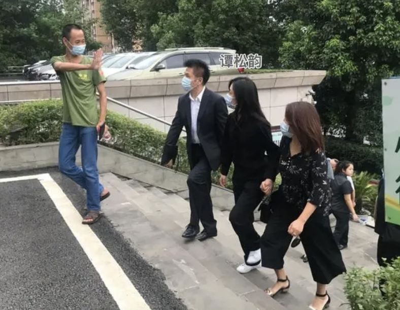 谭松韵|她庭审哽咽发言太让人心疼，可也是妈妈把谭松韵变成更好的演员