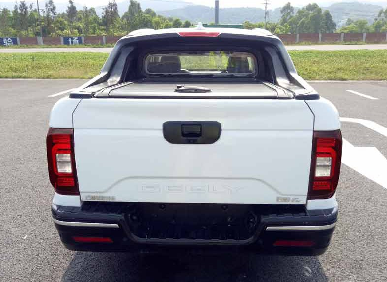 吉利首款皮卡车亮相拉货力不从心比较适合出去钓鱼