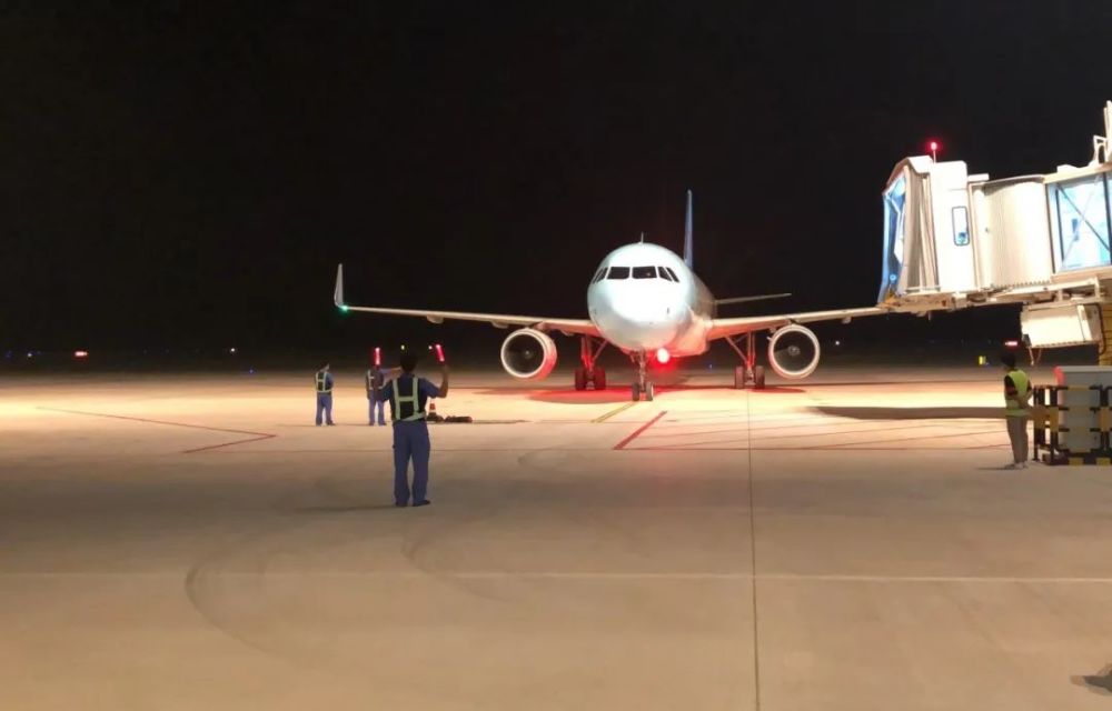 玉林福绵机场顺利完成首次夜航航班保障