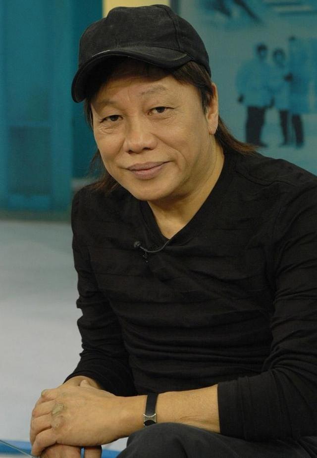 梁小龙抛弃毁容前妻2婚娶小26岁娇妻今72岁现状如何