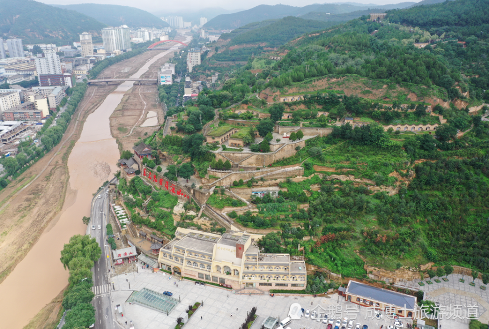 航拍延安之宝塔区三山两河5a景区南泥湾陕北最美花海