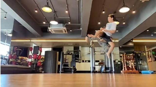 甄子丹|甄子丹上亿豪宅让关之琳都赞“好漂亮”，内设超奢华健身房音乐厅