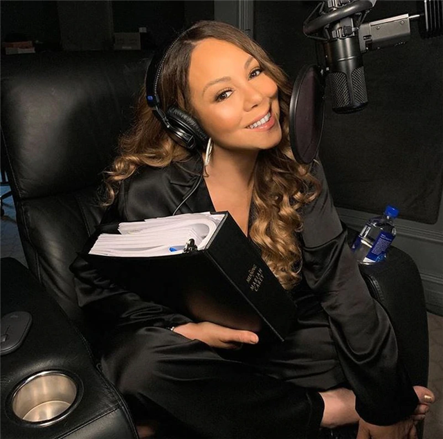 天后玛丽亚凯莉自曝曾被主持人强迫喝酒,因而导致流产