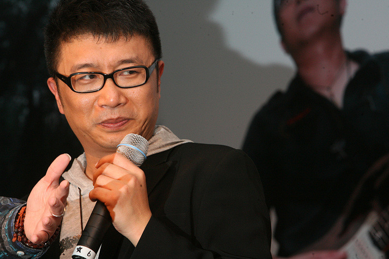 庞龙|凭借《两只蝴蝶》狂赚2亿4千万的庞龙，后来过得怎么样了？