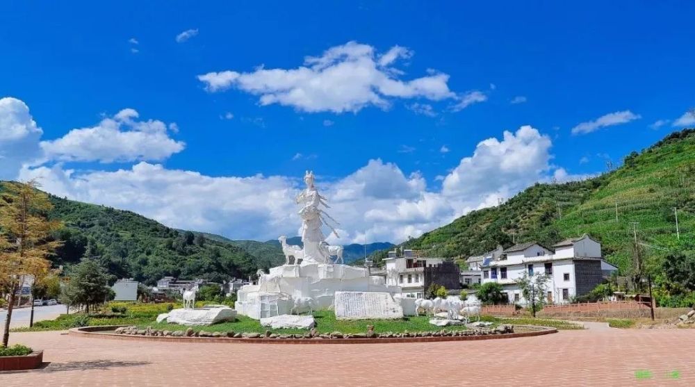 楚雄·大姚·石羊古镇22建筑格局十分奇特呈"回"字形结构镇上旧民居