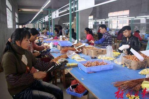 原因其实很简单,这些年轻的厂妹之所以不愿意再进入工厂做流水线工作