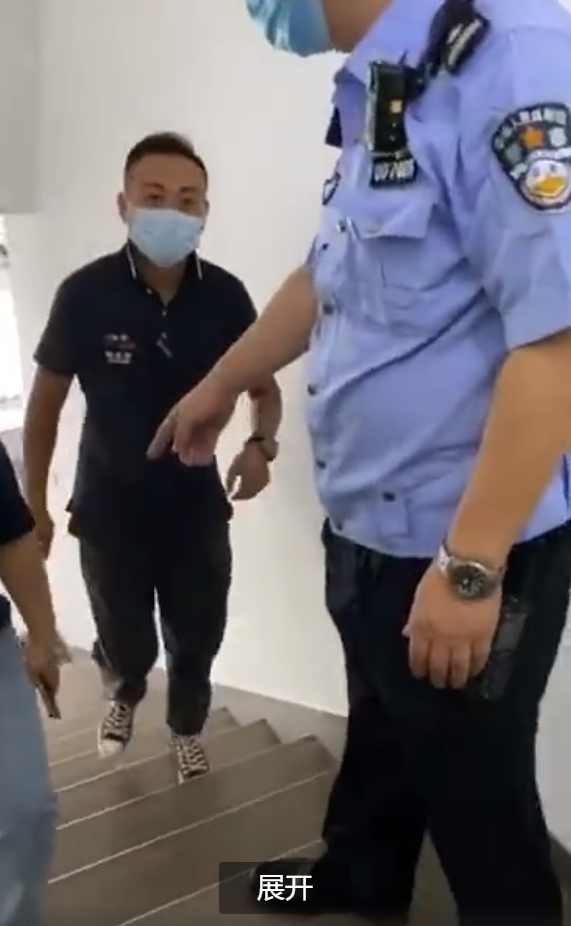 4s店|北京某4S店员工驾无牌新车逆行视频火了，交警通报扣15分