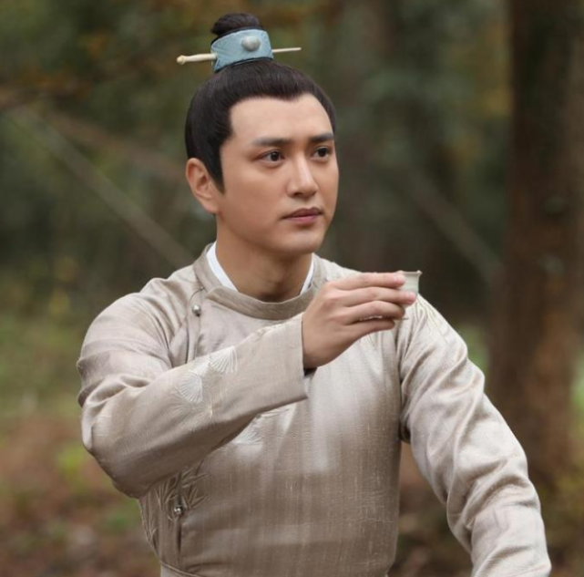 知否从明兰和顾廷烨投壶事件可以看出盛长柏从小就是父亲和家族的依仗