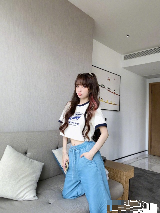 李小璐|李小璐与甜馨自拍，选错滤镜曝光真实状态，皱纹黑眼圈现形，少女感说没就没