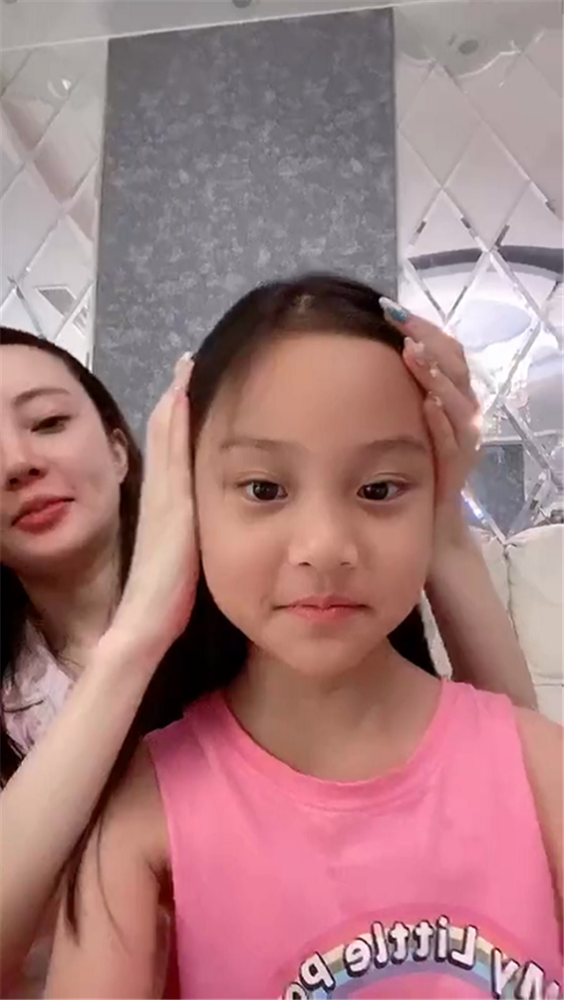 李小璐|pgone发新歌疑嘲讽贾乃亮，还提到李小璐的圣诞小麋鹿