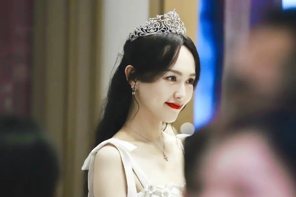 唐嫣|唐嫣最新自拍照曝光婚房陈设，但她怎么瘦得青筋暴起腿如麻杆