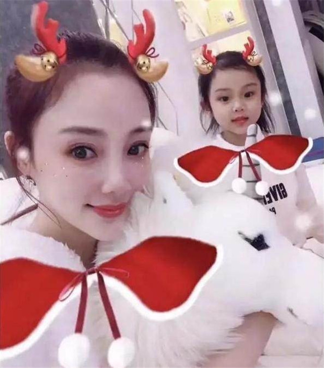 李小璐|pgone发新歌疑嘲讽贾乃亮，还提到李小璐的圣诞小麋鹿