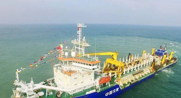 郑作威五律献鲲鹏号挖泥船