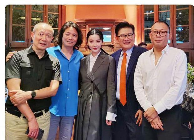 范冰冰|范冰冰着盛装出席宴会，却被宋佳全方面辗轧，网友：精气神没了！