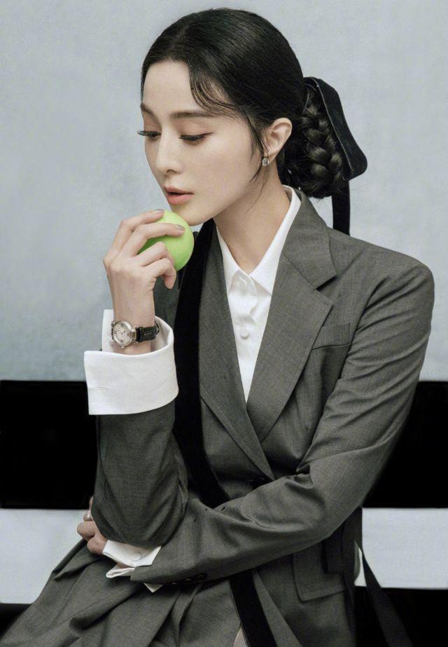 范冰冰|范冰冰着盛装出席宴会，却被宋佳全方面辗轧，网友：精气神没了！