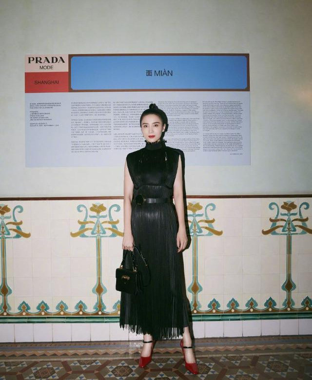 范冰冰|范冰冰着盛装出席宴会，却被宋佳全方面辗轧，网友：精气神没了！