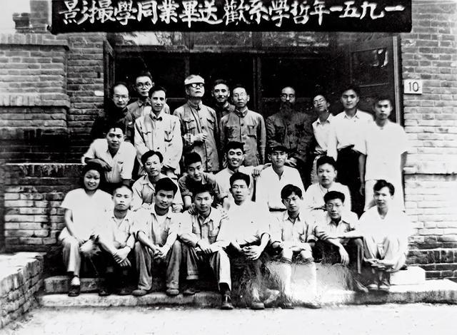 国立清华大学|大师云集的清华文学院：复建于1946，失落于1952
