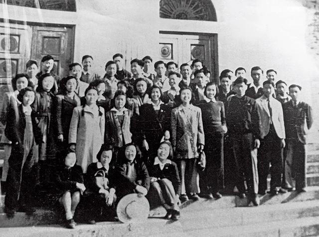 国立清华大学|大师云集的清华文学院：复建于1946，失落于1952