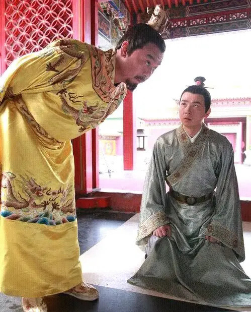 这时秦升才26岁,父亲秦良纲也在朝中做官,熟知官场利害,认为秦升年龄