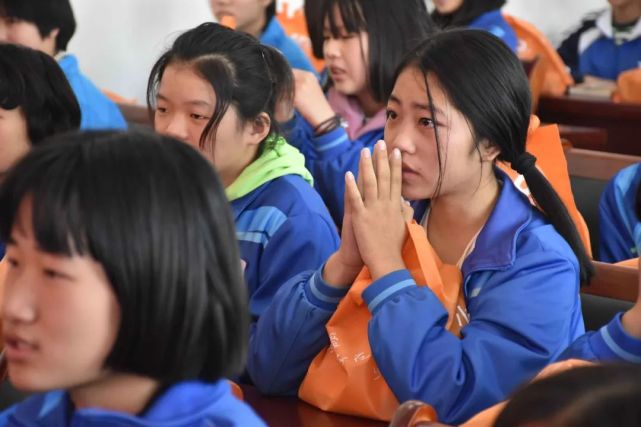 400万女童面临“月经贫困”：破布条、卫生纸、作业纸也成了卫生巾_腾讯新闻
