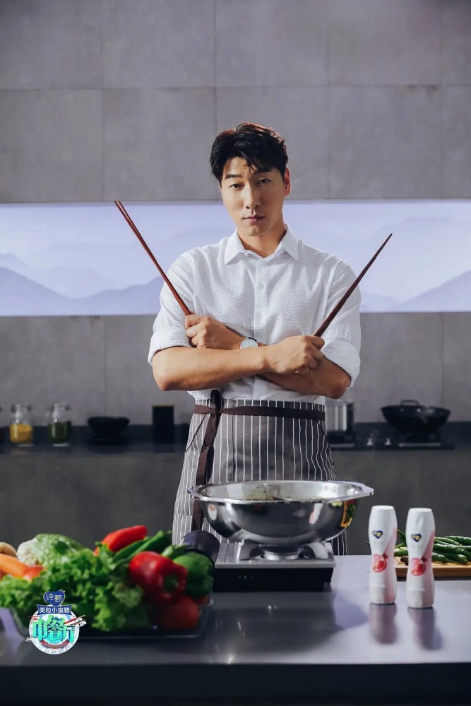 张亮|张亮买鱼养着玩，林述巍买5元菜却被质问，同是厨师两人地位悬殊