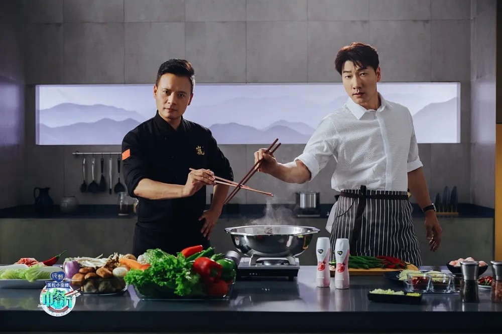 张亮|张亮买鱼养着玩，林述巍买5元菜却被质问，同是厨师两人地位悬殊