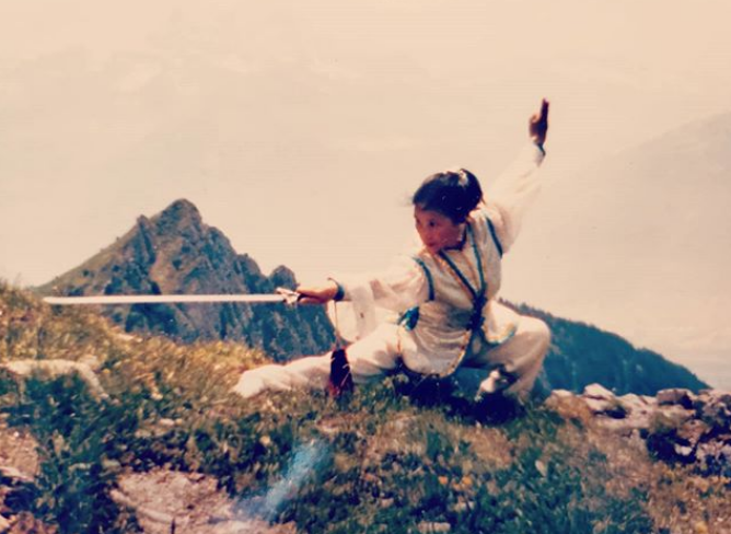 甄子丹|甄子丹有位一样很能打兼颜值高的妹妹 46岁了还能保持冻龄