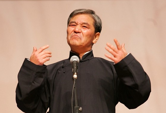 相声|著名相声大师马志明过75岁生日，满头白发的样子让人看了心疼