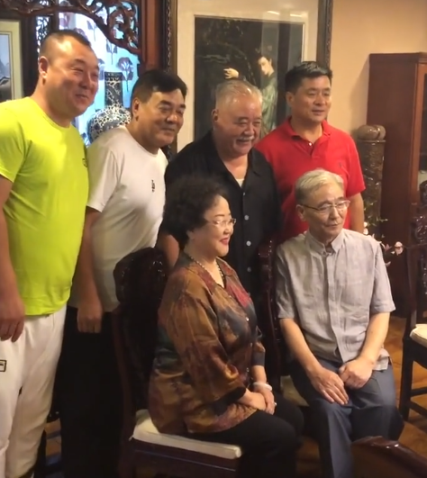 相声|著名相声大师马志明过75岁生日，满头白发的样子让人看了心疼