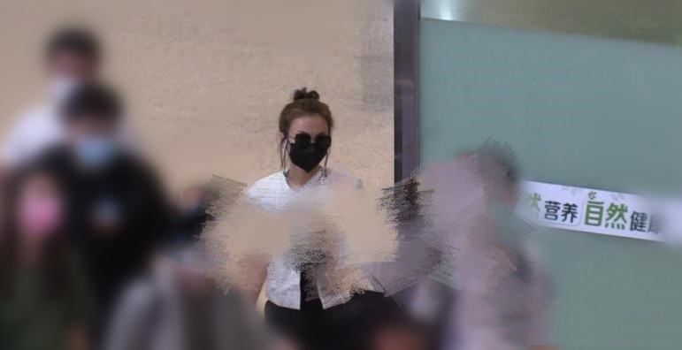 吴昕|大佬出街？吴昕现身机场遇大批粉丝接机，安保开道待遇好却太夸张