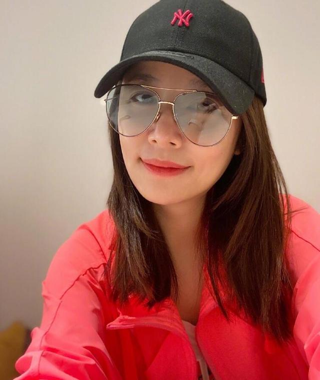 林心如|林心如为女儿做早餐后晒自拍，闺蜜赞她是一百分妈妈，她却倍感无奈