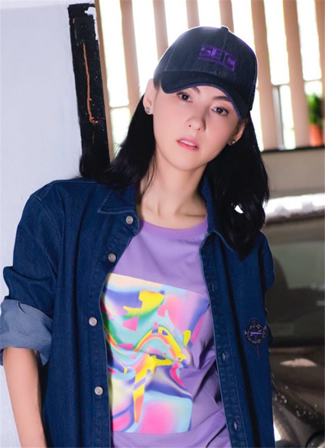 张柏芝|张柏芝宣布封肚后晒近照，小儿子出镜，对他母爱满满