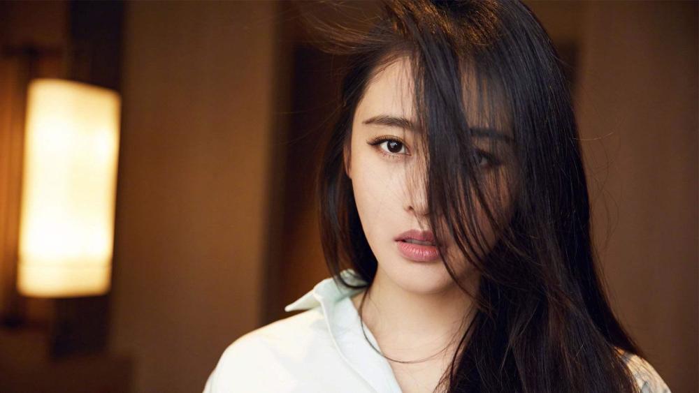 张天爱|吴秀波糊了后，为何是张天爱扛旗？学倪妮走时尚路的她扛得动？