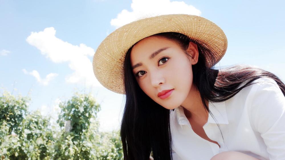 张天爱|吴秀波糊了后，为何是张天爱扛旗？学倪妮走时尚路的她扛得动？