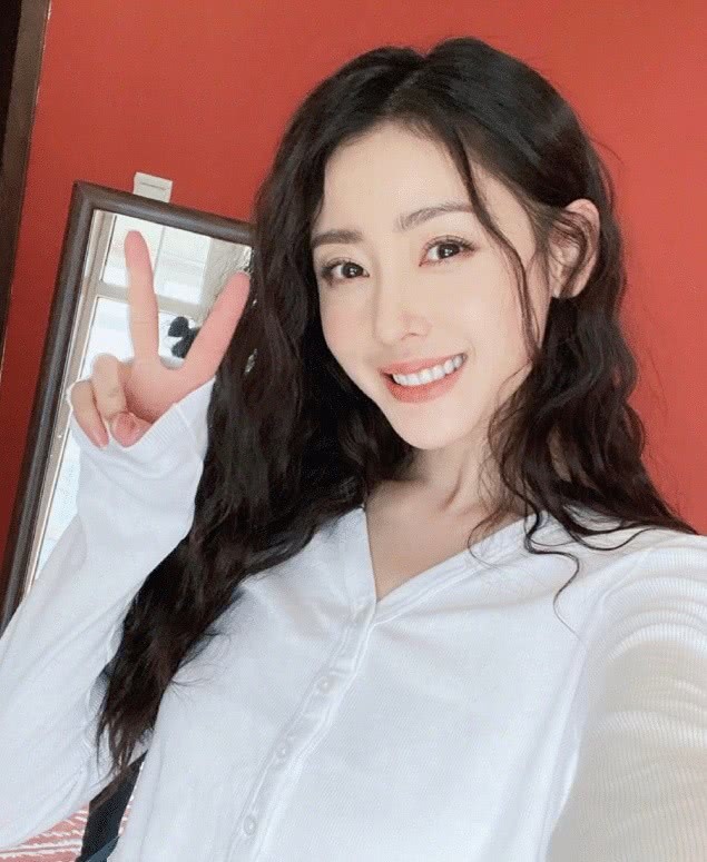 张天爱|吴秀波糊了后，为何是张天爱扛旗？学倪妮走时尚路的她扛得动？