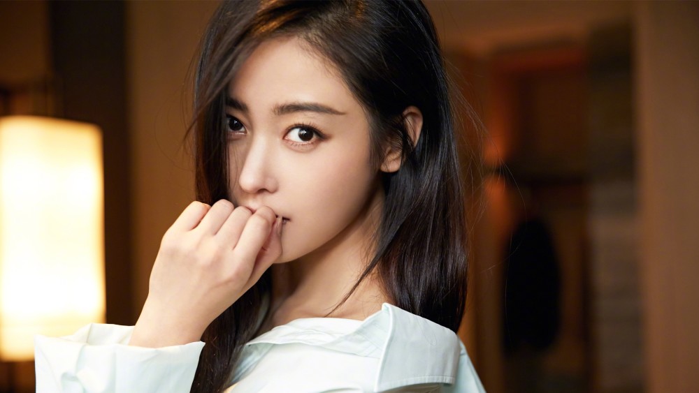 张天爱|吴秀波糊了后，为何是张天爱扛旗？学倪妮走时尚路的她扛得动？