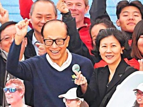 李泽楷|李泽楷新欢晒照遭网友嘲讽，称她是“丫鬟”赞梁洛施才是“公主”